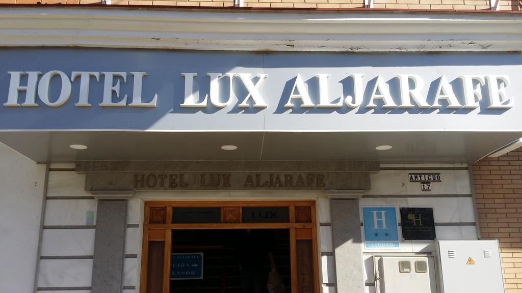 Hotel Lux Aljarafe マイレナ・デル・アルハラフェ エクステリア 写真