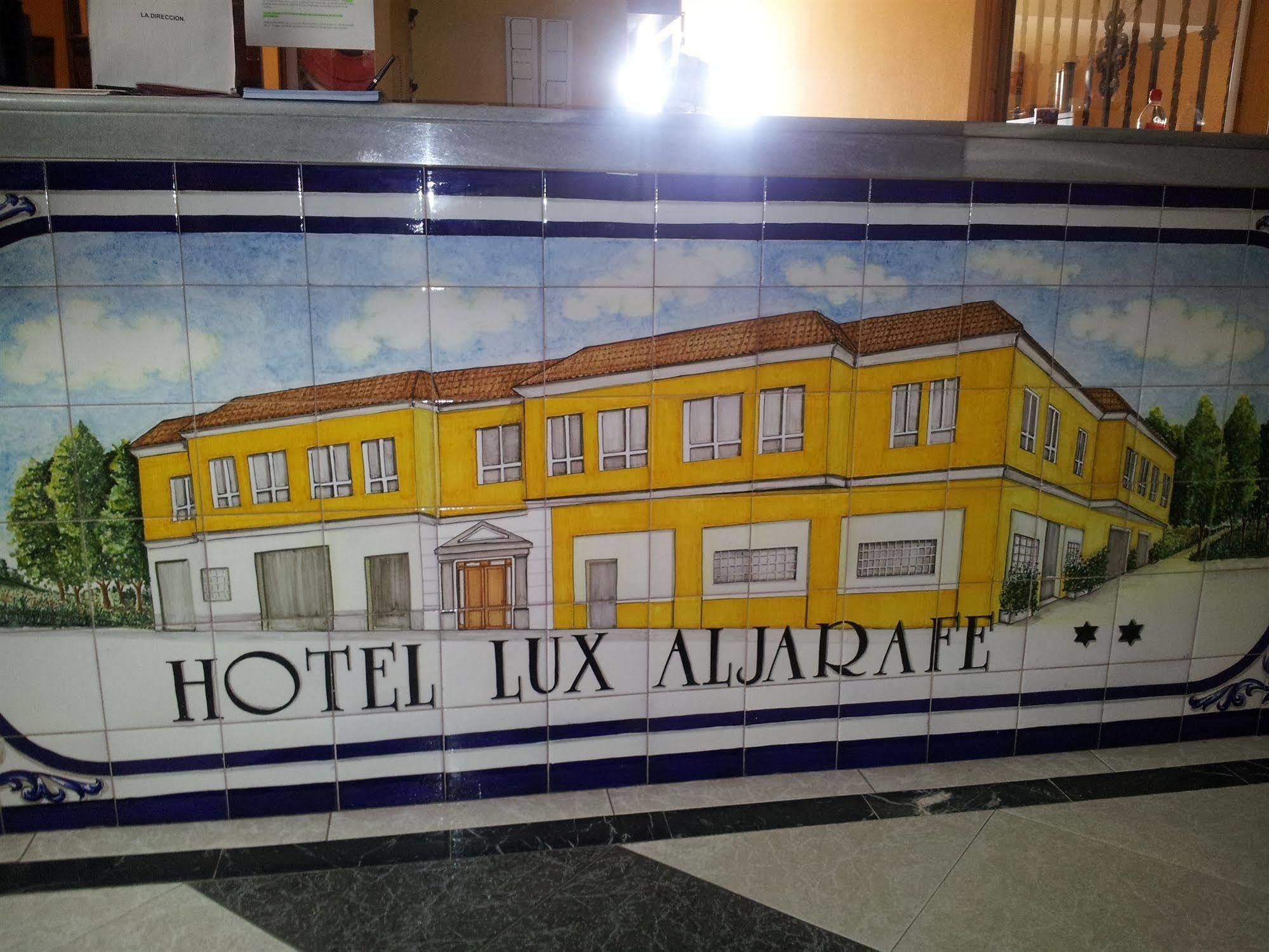 Hotel Lux Aljarafe マイレナ・デル・アルハラフェ エクステリア 写真